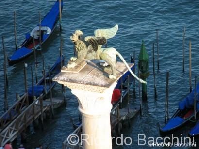 León alado en Piazza San Marco